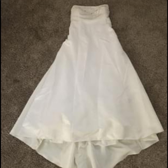 Wedding gown - Picture 2 of 4